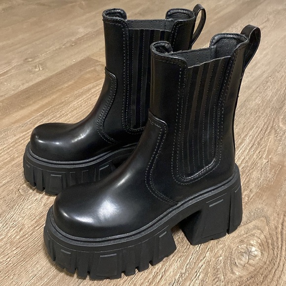Current Mood Shoes - NWOT Dolls Kill Current Mood Rebel Core Chelsea Style Chunky Black Ankle Boots